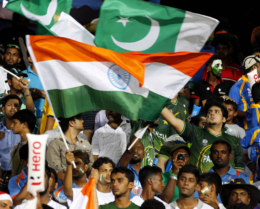Crowds with the India and Pakistan flags before the India-Pakistan game in Colombo