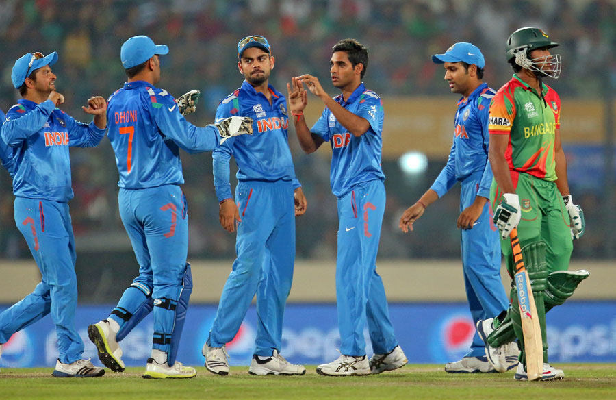 Team-mates congratulate Bhuvneshwar Kumar after Shakib Al Hasan's wicket