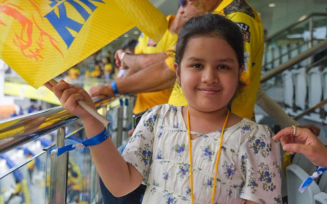 Ipl 2023 Ms Dhonis Daughter Ziva And Wife Sakshi Mark Their Presence During Csk Vs Mi Clash At