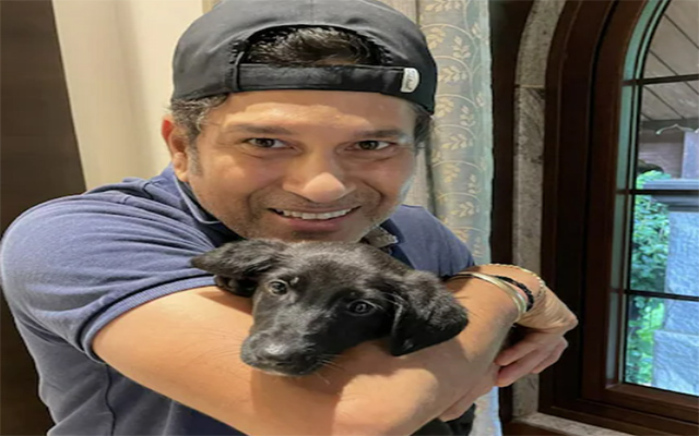 Sachin Tendulkar with Dog.