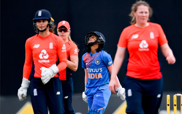 Amy Jones (ENG) vs. India, Canberra, 2020.