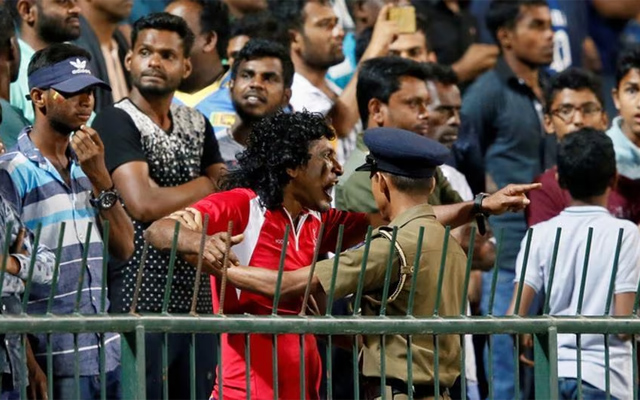 Fans fight in Colombo during Pakistan vs. Sri Lanka game in 2015
