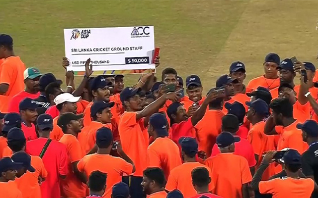 Asia Cup 2023 Final: Sri Lankan ground staff celebrate with their prize money cheque of USD $50,000