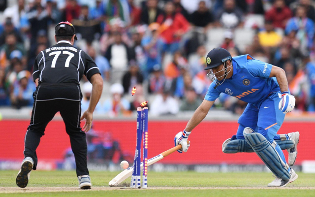 MS Dhoni Runout