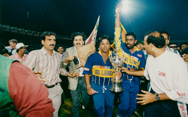 Sri Lanka 1996 World Cup with Trophy.