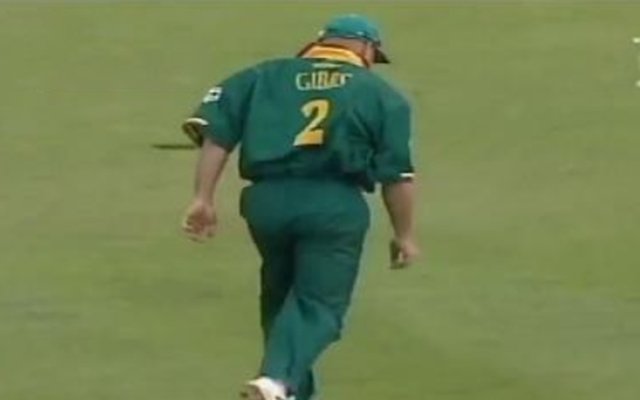 Herschelle Gibbs dropping Steve Waugh during Super Six stage of 1999 WC