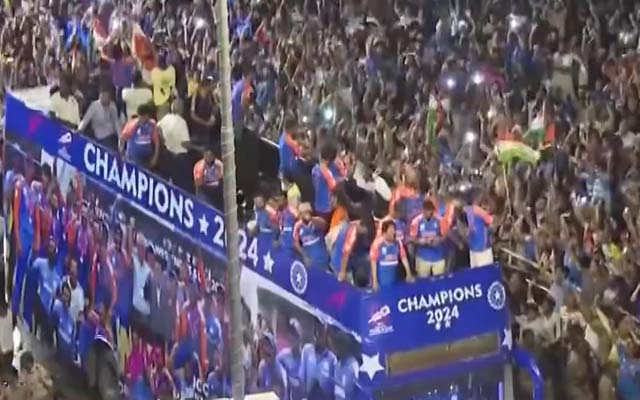 Packed-to-the-brim Marine Drive in raptures as Indian team embarks on open-top bus parade