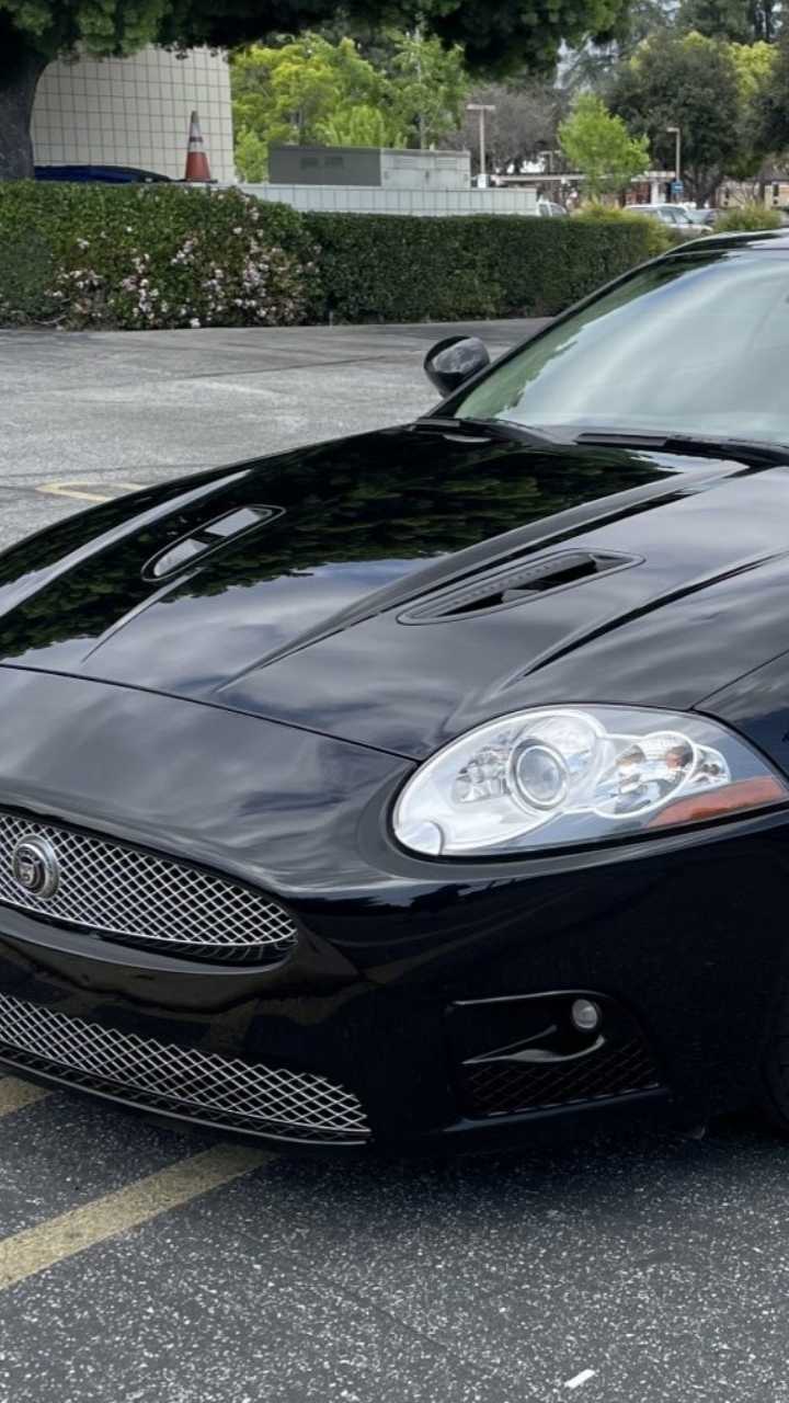 1726124730258_Jaguar-XKR-coupe.jpeg