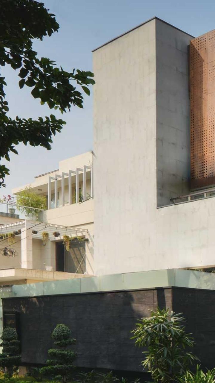 1726316323405_Virat-Kohli's-Bungalow-in-Gurugram.jpeg