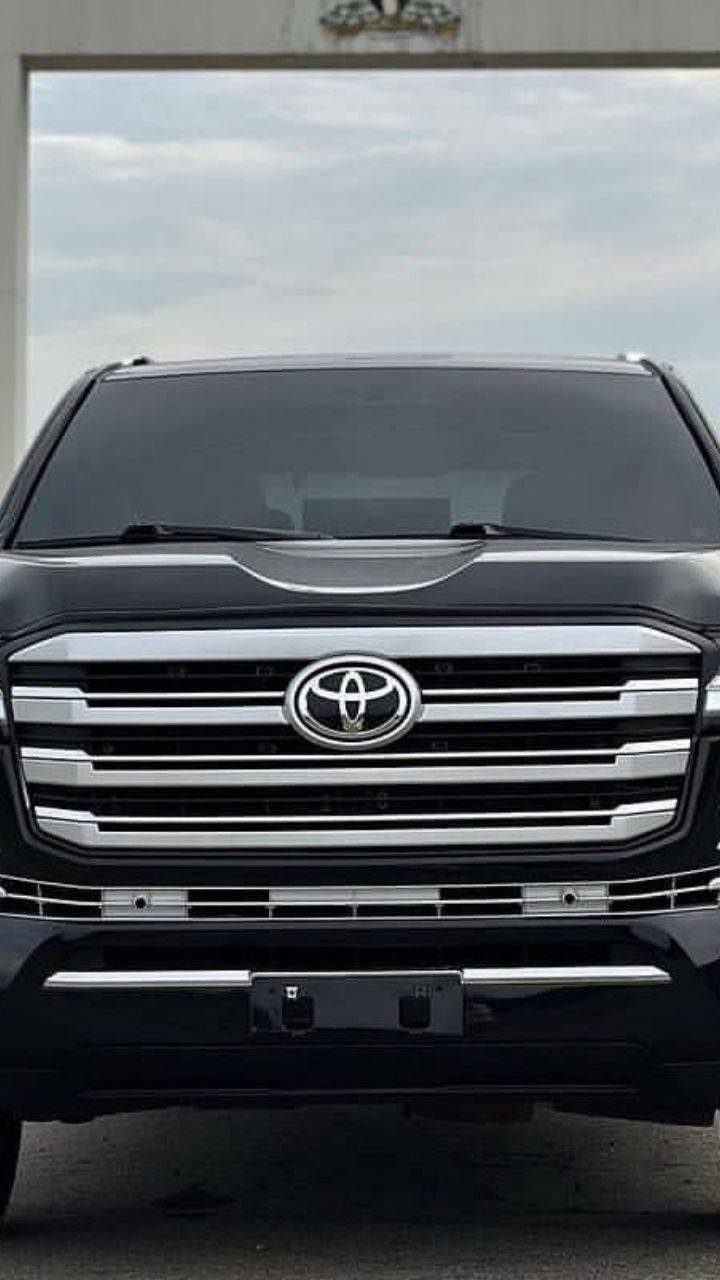 1726817797583_Toyota-Land-Cruiser-Prado-(1).jpeg