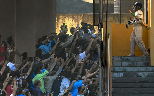 Sachin's famous walk to the middle from stairs