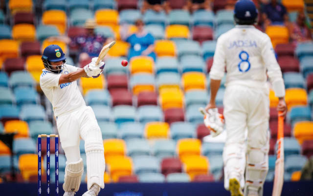 KL Rahul and Ravindra Jadega.