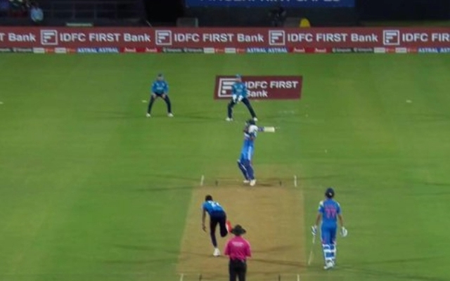 Watch: Shreyas Iyer tackles England’s short-ball tactics to smash two sixes in Jofra Archer’s over – CricTracker