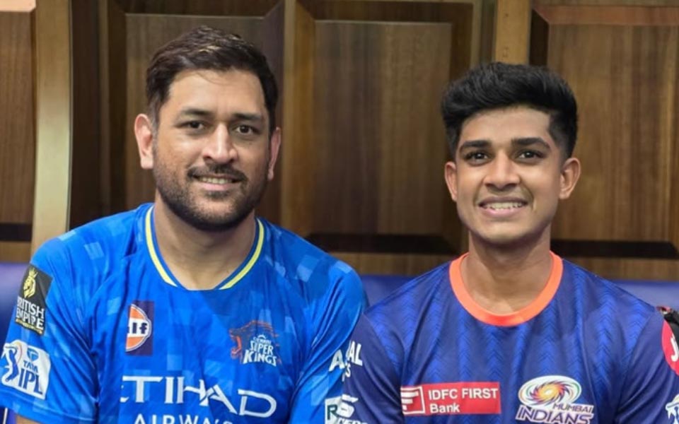 MS-Dhoni-and-Vignesh-Puthur