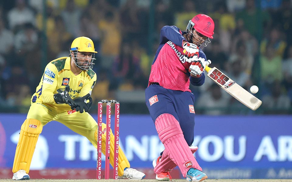 MS-Dhoni-and-Vaibhav-Suryavanshi