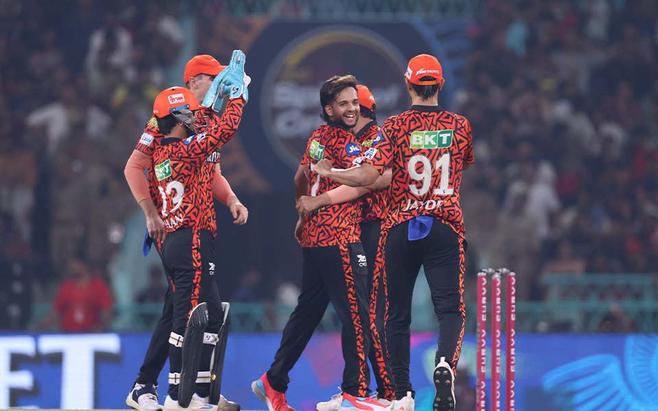 IPL 2025, Match 65: Harsh Dubey celebrates Virat Kohli's wicket with SRH teammates