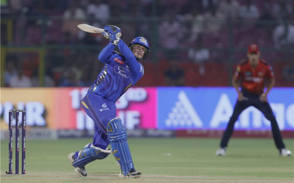 IPL 2025: Ryan Rickelton lofts Kyle Jamieson for one-bounce boundary