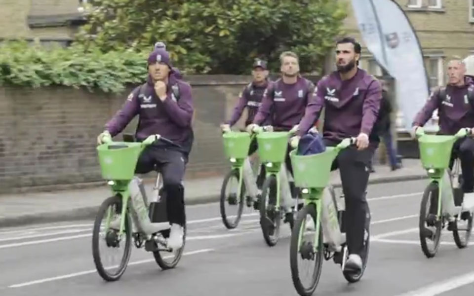 WATCH: England players ride bicycles to reach The Oval amid traffic chaos