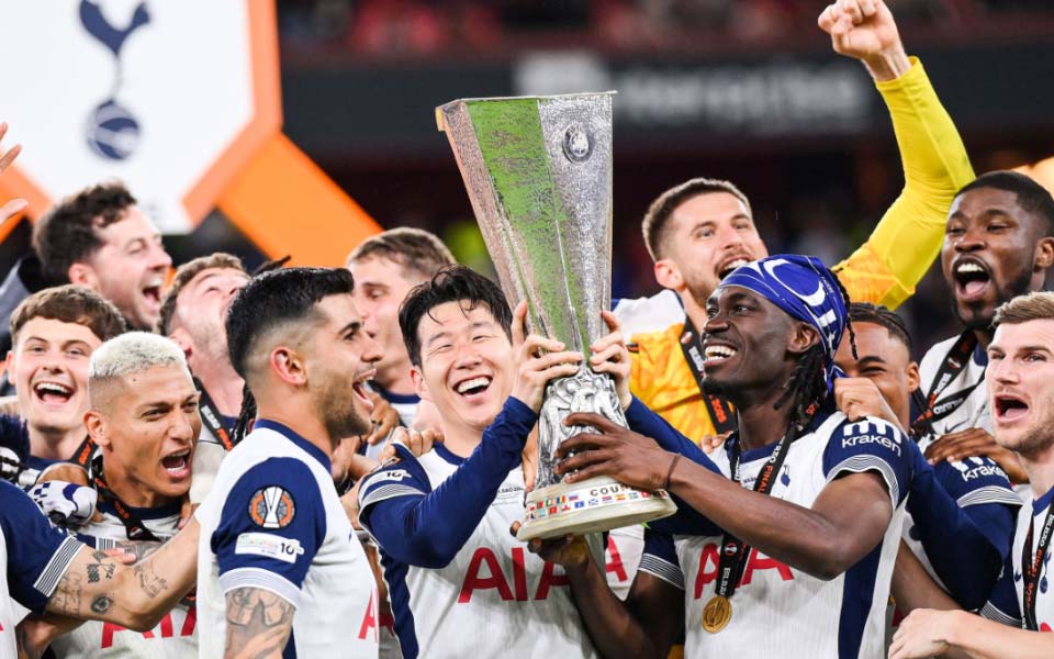 Sports teams that ended trophy droughts in 2025, featuring RCB Tottenham