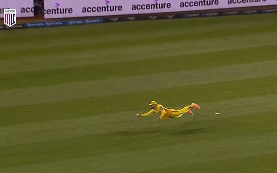 [WATCH] - Faf du Plessis defies gravity to take one-handed stunner in MLC 2025, video goes viral