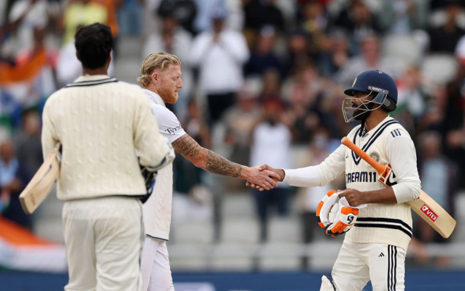 ENG vs IND 2025, Fourth Test: Ben Stokes and Ravindra Jadeja shaking hands at the end of Day 5