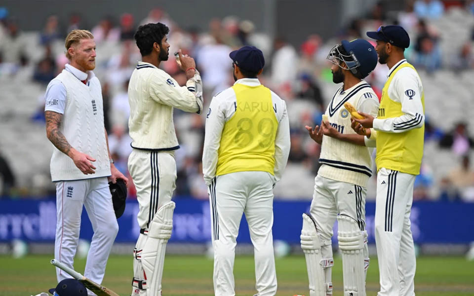 ‘Aap Harry Brook ko bowling de rahe ho, aapka galti’ – Ashwin slams Stokes for throwing taunts at Jadeja | CricTracker