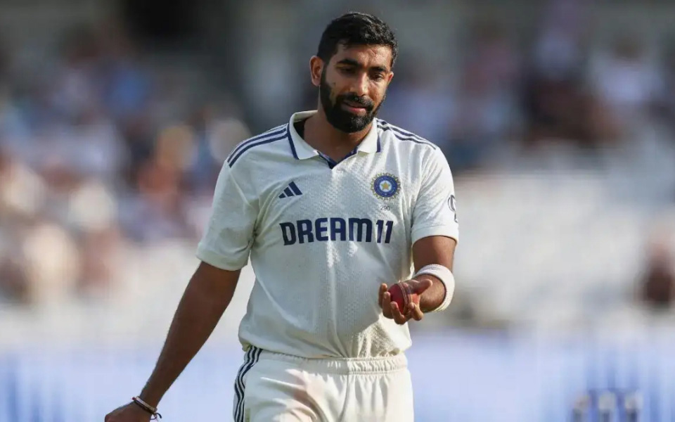 ‘Others pale in comparison’ – Jasprit Bumrah gets support from Dinesh Karthik amid online criticism | CricTracker