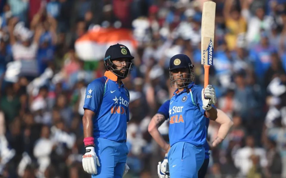 MS Dhoni and Yuvraj Singh during an ODI match
