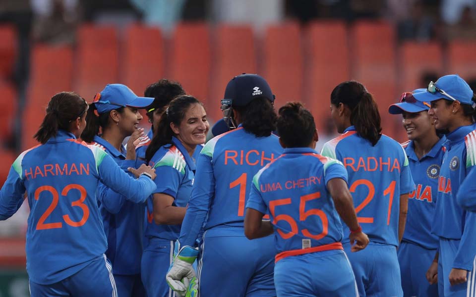 IND-W vs AUS-W 2025: Indians celebrate a wicket in the second ODI