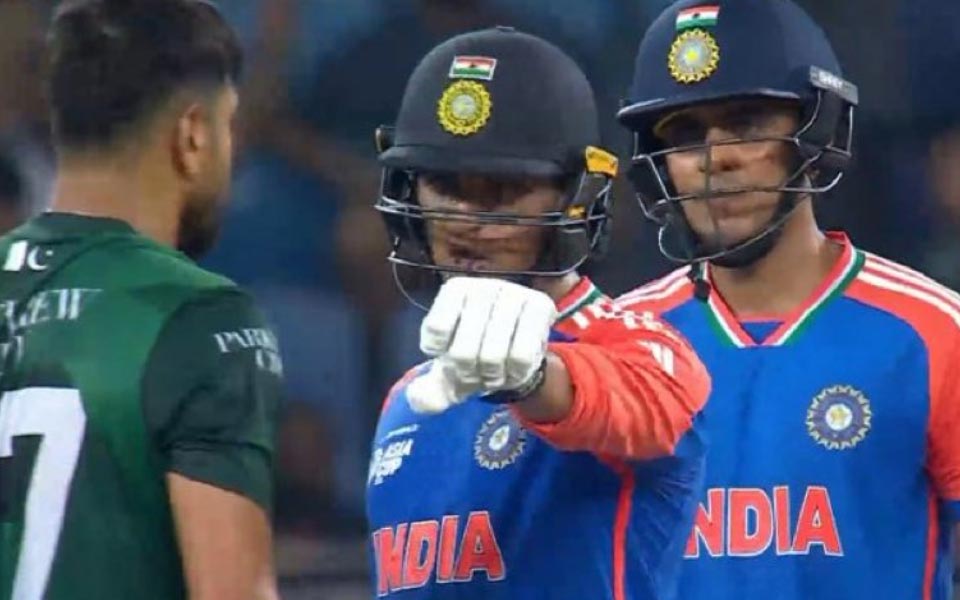 [WATCH] Asia Cup 2025: Shubman, Abhishek engage in war of words with Haris Rauf during IND vs PAK