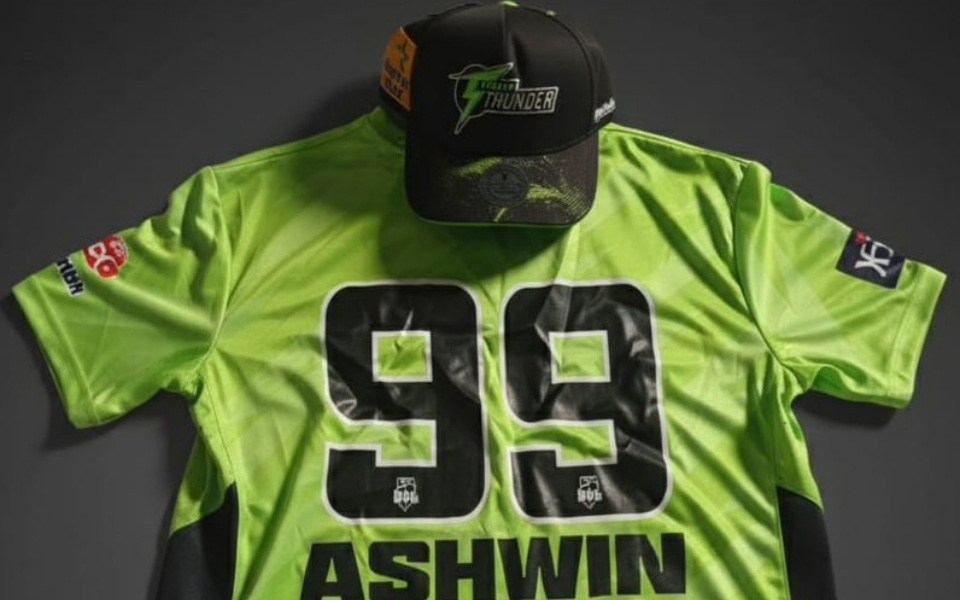 Ravichandran Ashwin presents Sydney Thunder jersey in Navratri-inspired post