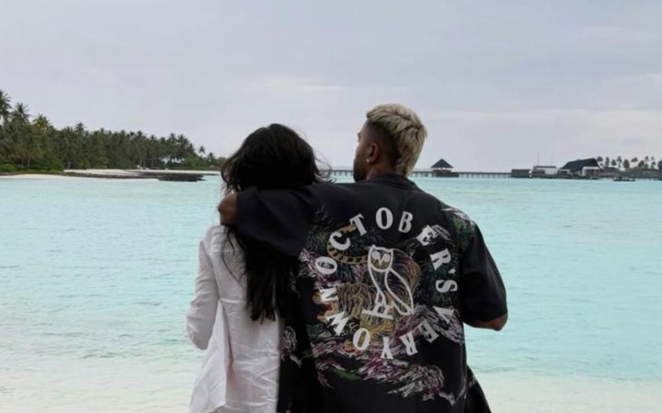 Hardik Pandya puts rumours to rest as vacation pictures with girlfriend Mahieka Sharma go viral | CricTracker