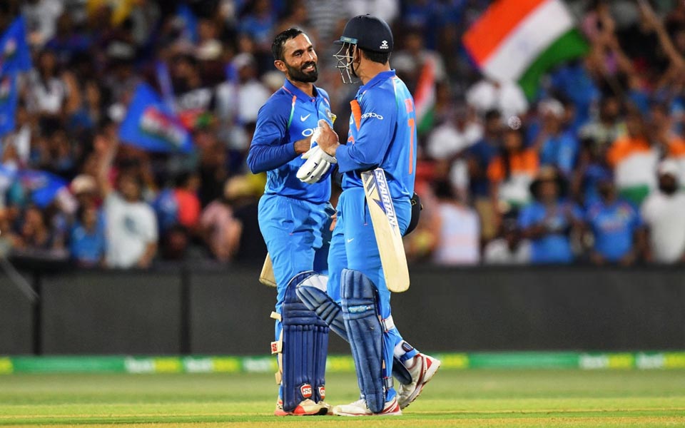 Dinesh Karthik and MS Dhoni