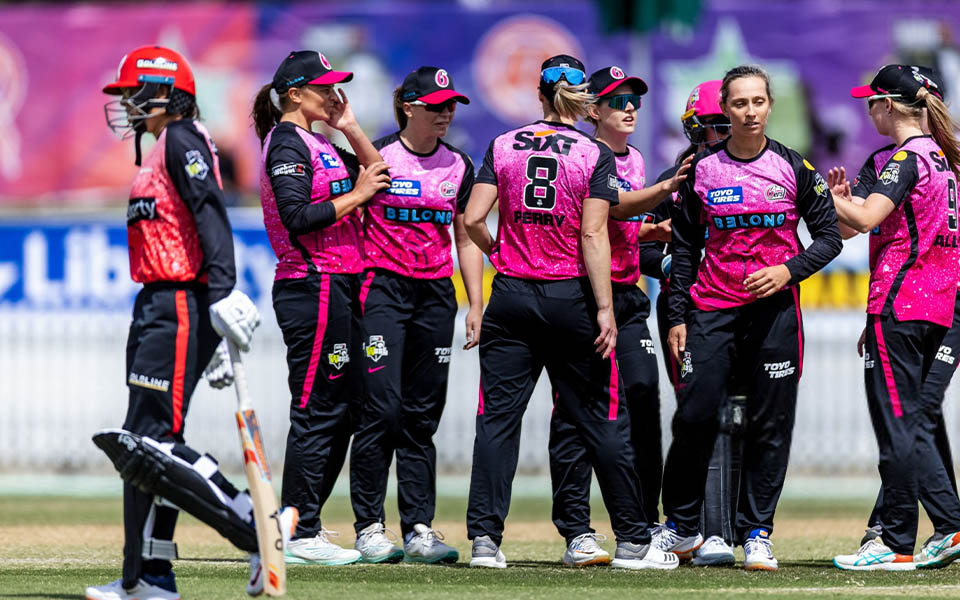 Melbourne Renegades Women and Sydney Sixers Women
