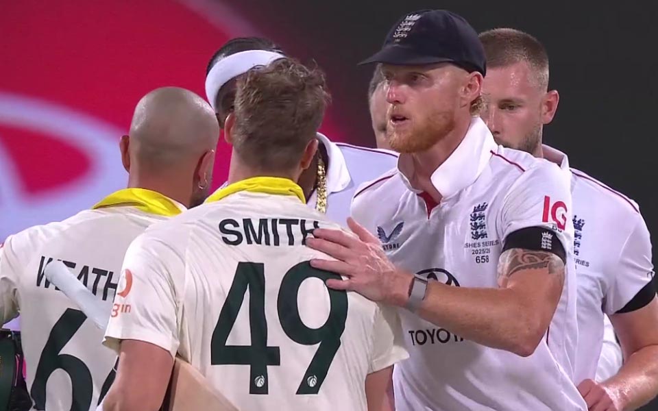 Ashes 2025-26, 2nd Test: Teams shaking hands after the conclusion of the match