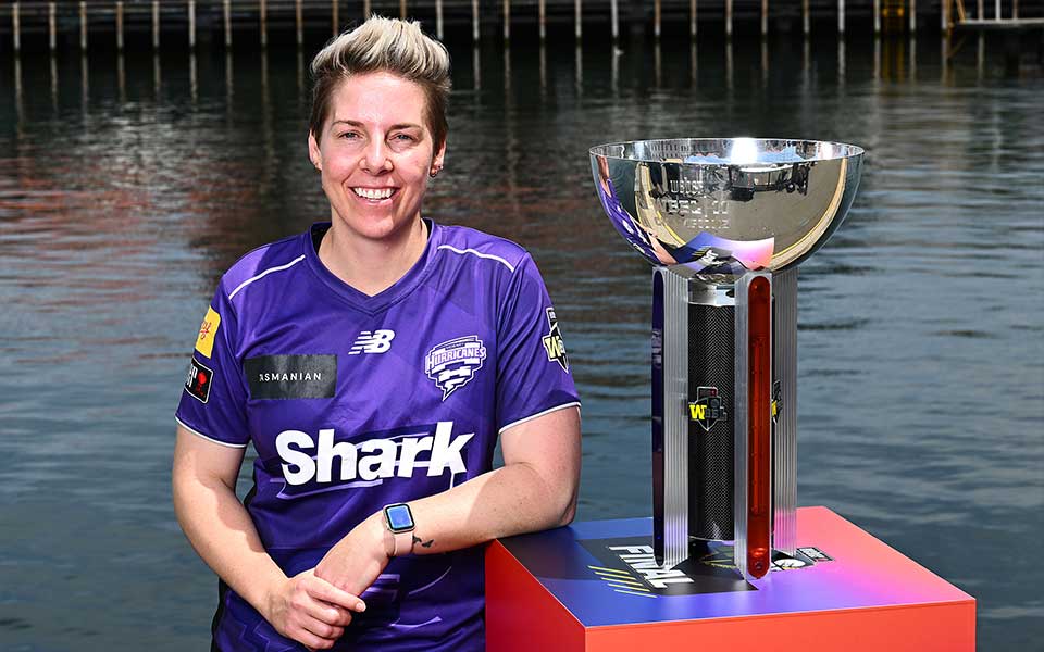 Elyse Villani retires from WBBL after leading Hobart Hurricanes to maiden title