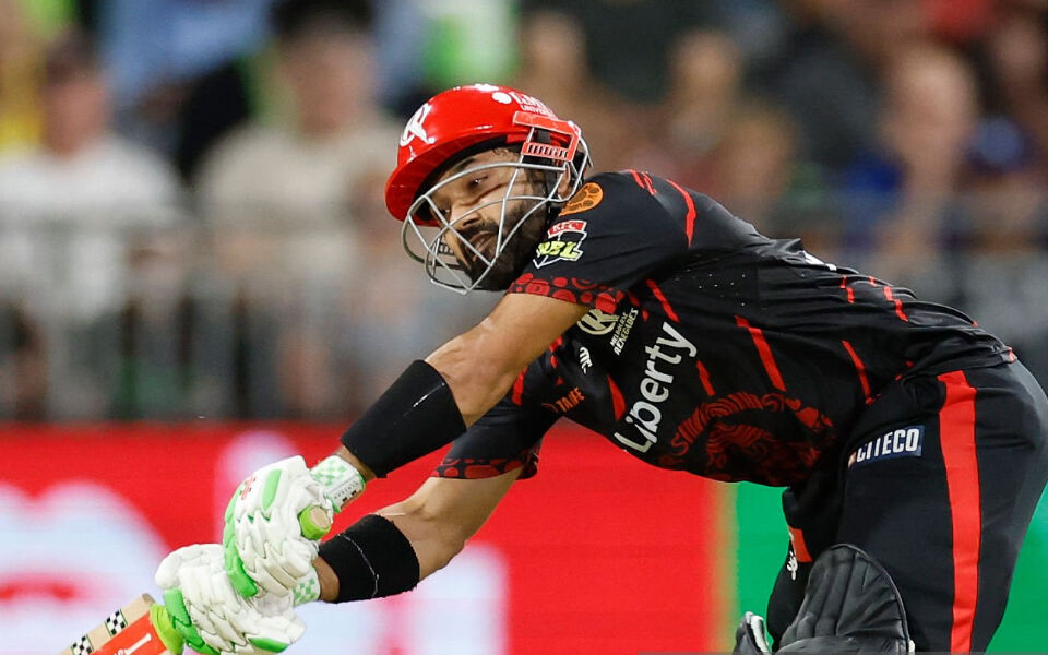 [WATCH] BBL 2025-26: Mohammad Rizwan retired out after sluggish knock against Sydney Thunder