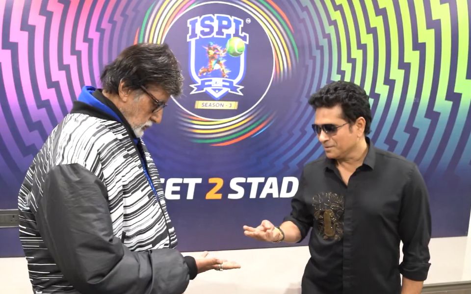[WATCH] Amitabh Bachchan plays finger cricket with Sachin Tendulkar, video goes viral