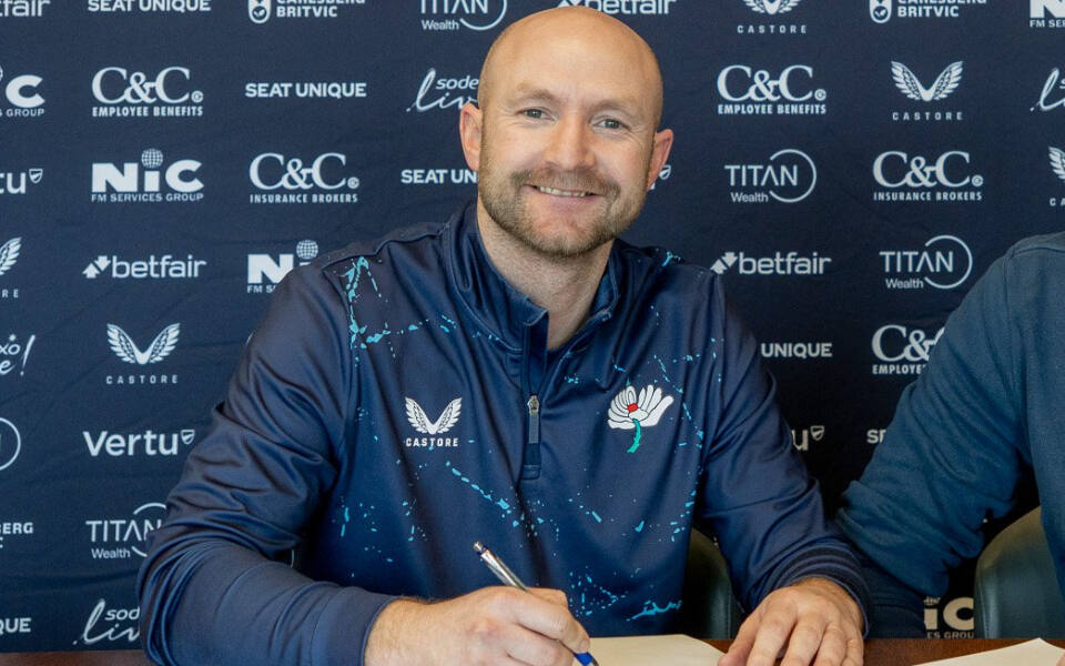 Adam Lyth extends contract with Yorkshire