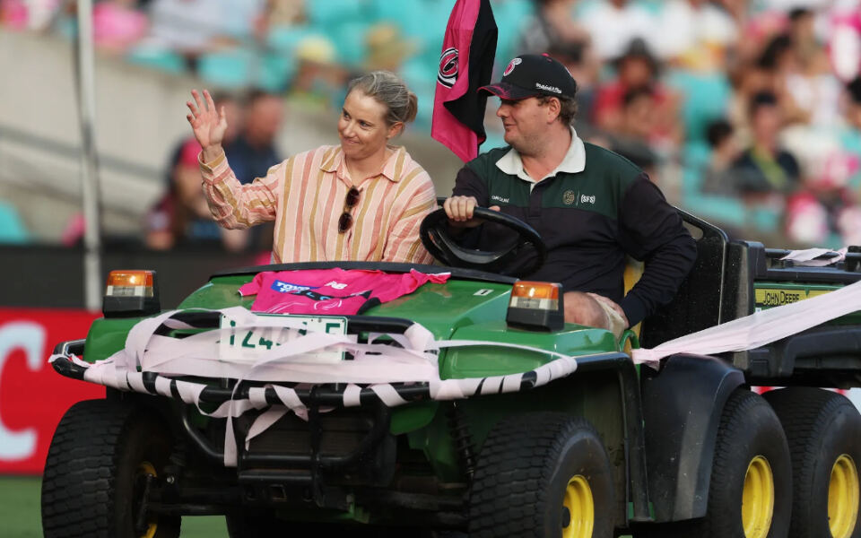 [WATCH] Alyssa Healy receives lap of honour at SCG after announcing her retirement