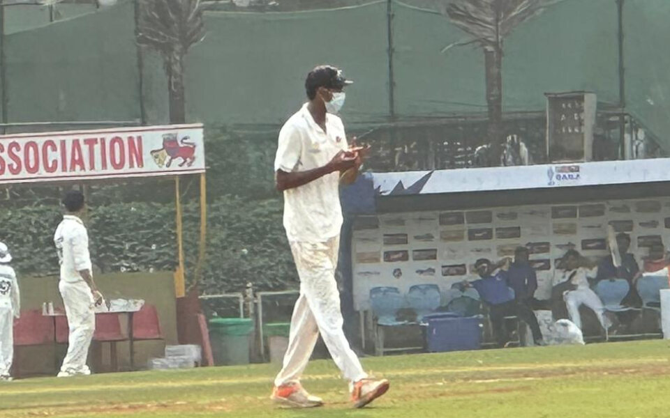 Ranji Trophy 2025-26: Mumbai players wear masks amid pollution concerns during clash against Delhi