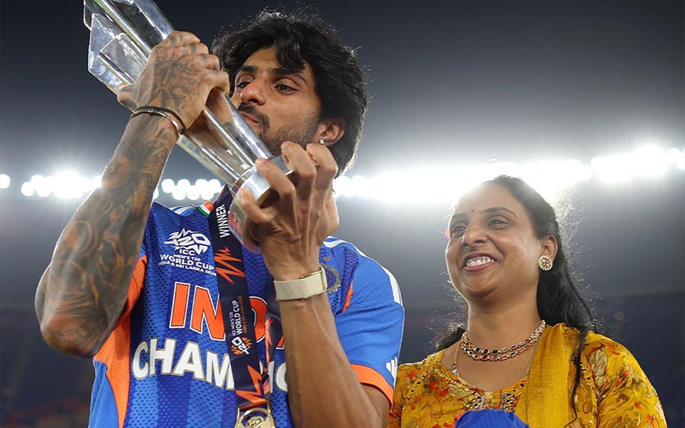 Tilak Varma with mother