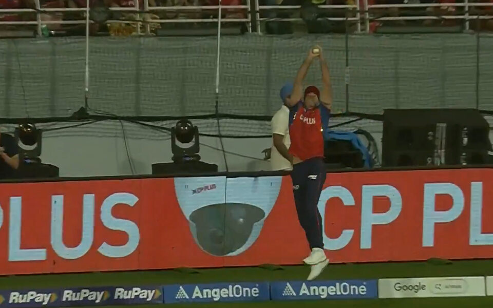 Video of the Day: IPL 2026 - Xavier Bartlett's stunning catch ends Jos Buttler's outing in PBKS vs GT clash