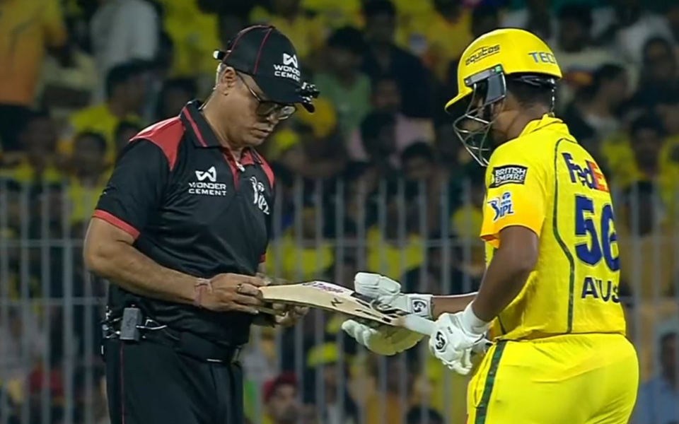 [WATCH] Ayush Mhatre's bat fails gauge test twice, umpire allows to bat after realising he held tool upside down