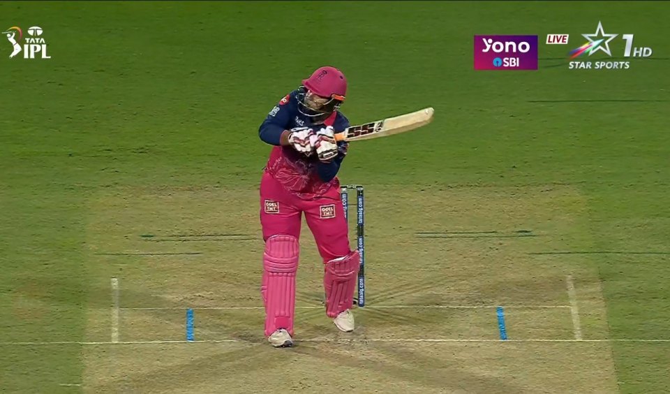 [WATCH] Vaibhav Sooryavanshi sets tone for run chase with special helicopter shot