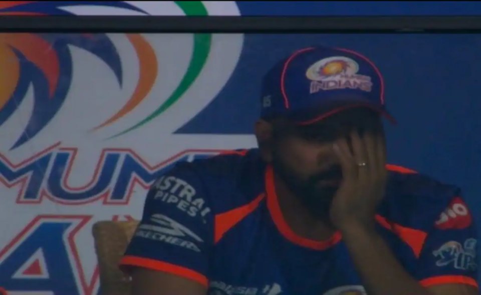 Rohit Sharma conceals face in shame after Mumbai Indians concede against Sunrisers Hyderabad | CricTracker