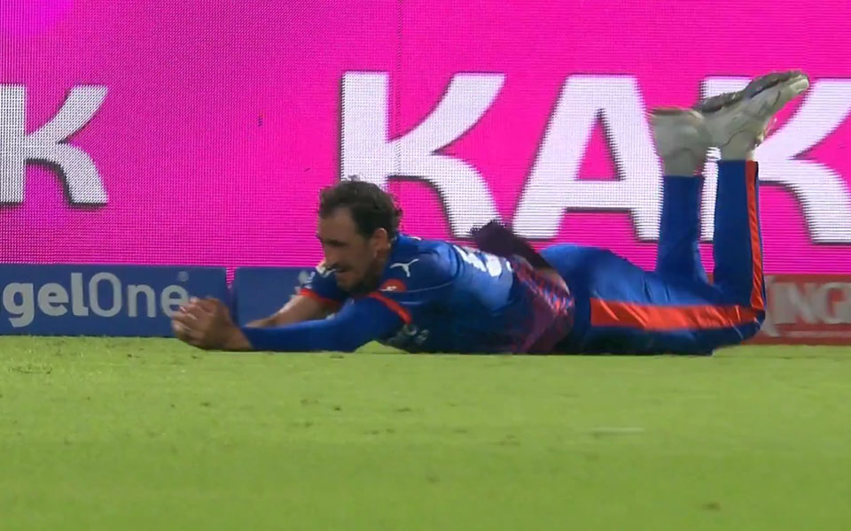 Mitch Starc catch