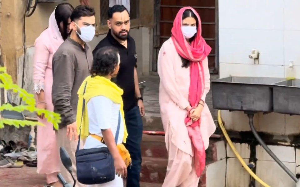 Virat Kohli, Anushka Sharma visit Premanand Maharaj's ashram in Vrindavan after IPL triumph