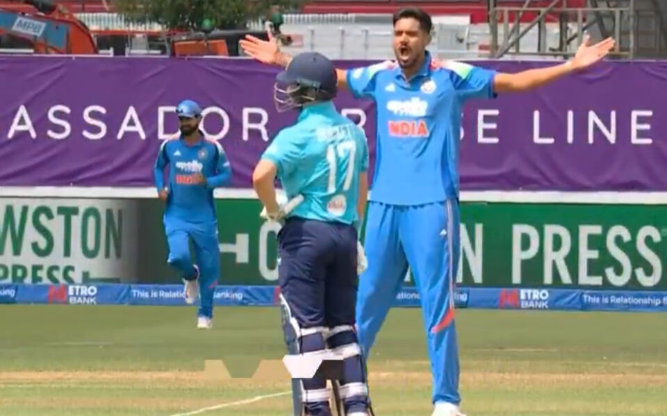 [Watch] Gurnoor Brar gives Ben Duckett a fiery send off in first ODI