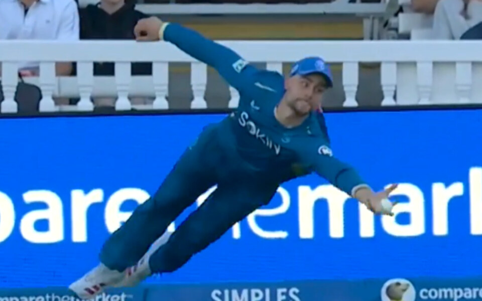 Will Jacks takes unbelievable catch to dismiss Pretorius in The Hundred